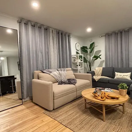 Modern 3 Bedroom With Parking In Apartment