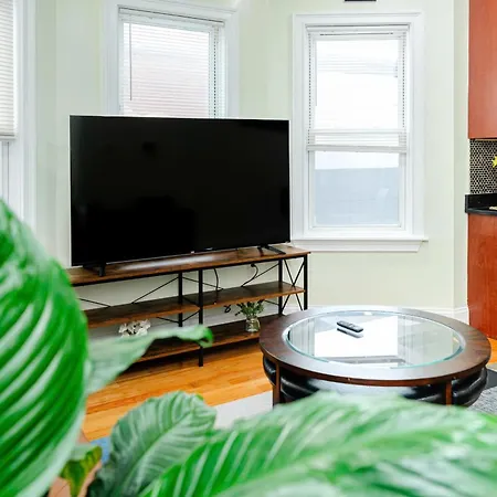 Inviting 4br - Kid Friendly - Near I-95 & Free Parking 90-2 *