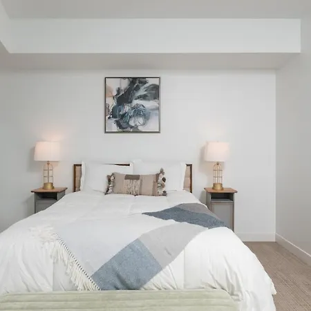 Cozy 2br Near Harvard With Gym Golf & Work Space Apartment *