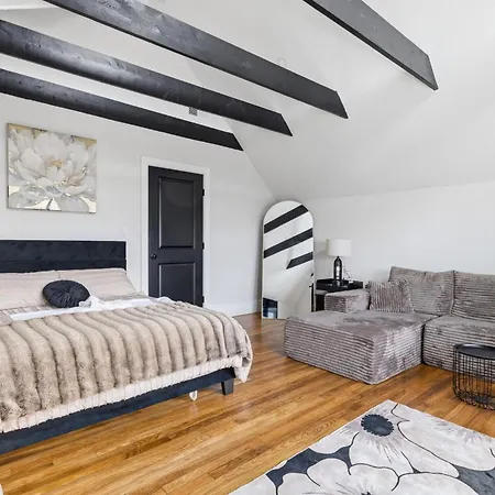 Bright And Spacious 3br Apt, Gated 2 Car Parking Apartment Boston