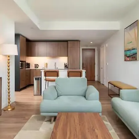 2br Pool Views Near Public Garden Apartment