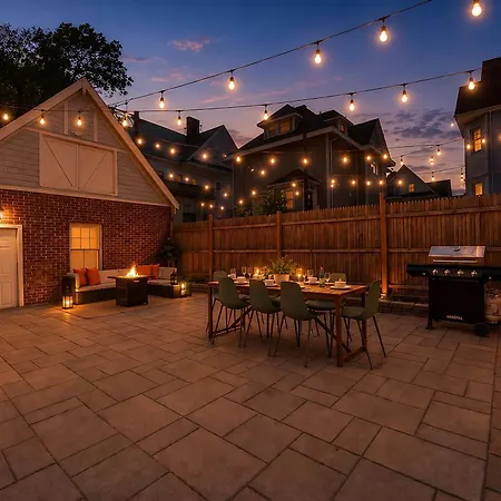 Spacious 5 Bedroom Near Train & Parking Apartment
