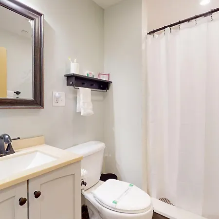 Spacious 1b In Faneuil Hallquincy Market Apartment *