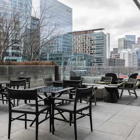 Waterfront Luxury Living & Walk To Dining Apartment
