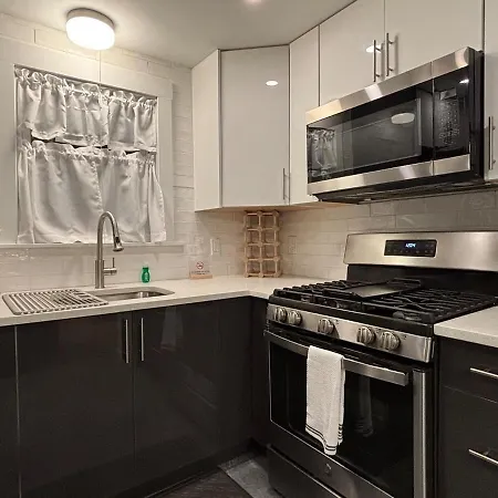 Modern 3 Bedroom With Parking In Apartment Boston