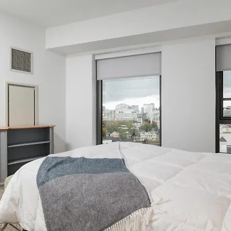Cozy 2br Near Harvard With Gym Golf & Work Space Boston