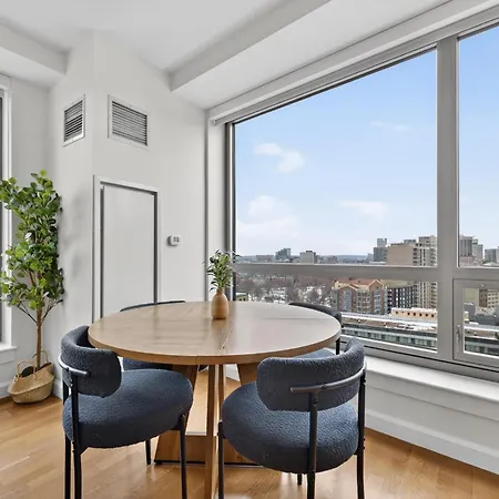 2 Bedroom Lux In Downtown Tower