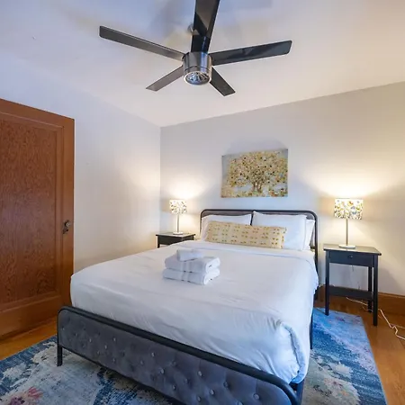 Apartment Walk To T, Jamaica Pond, Dining & Whole Foods *