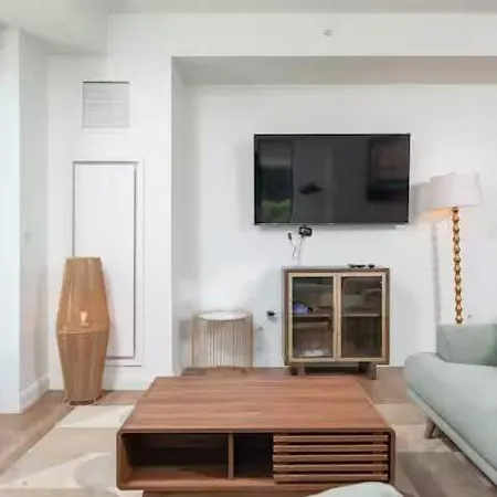 2br Pool Views Near Public Garden Boston