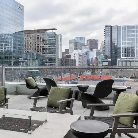Waterfront Luxury Living & Walk To Dining Apartment
