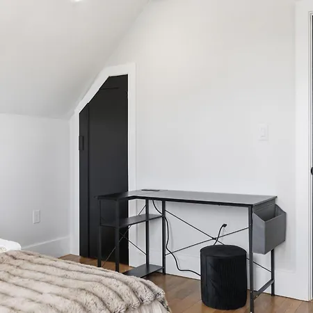 Bright And Spacious 3br Apt, Gated 2 Car Parking Apartment Boston