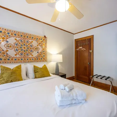 Walk To T, Jamaica Pond, Dining & Whole Foods Apartment Boston