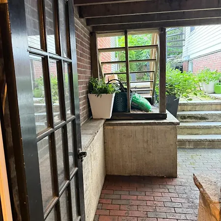 Charlestown With Private Patio Apartment