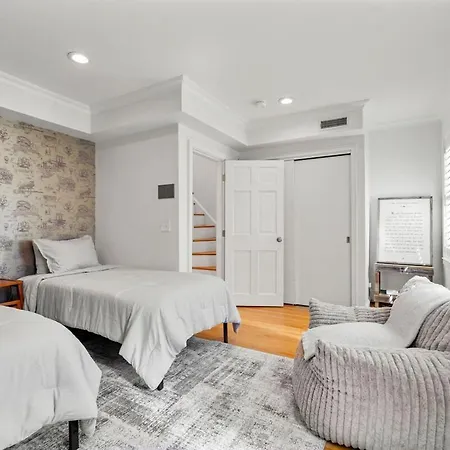 South End Historic Rowhouse - World Cup Apartment