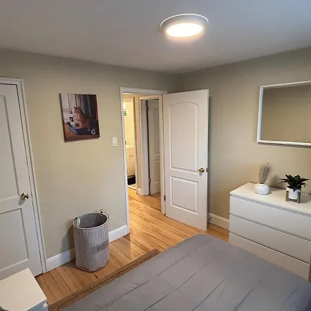 Modern 3 Bedroom With Parking In Apartment *