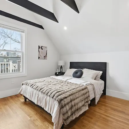 Bright And Spacious 3br Apt, Gated 2 Car Parking Boston