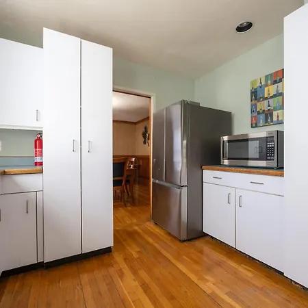 Walk To T, Jamaica Pond, Dining & Whole Foods Apartment Boston