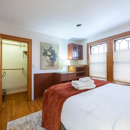 Apartment Walk To T, Jamaica Pond, Dining & Whole Foods *