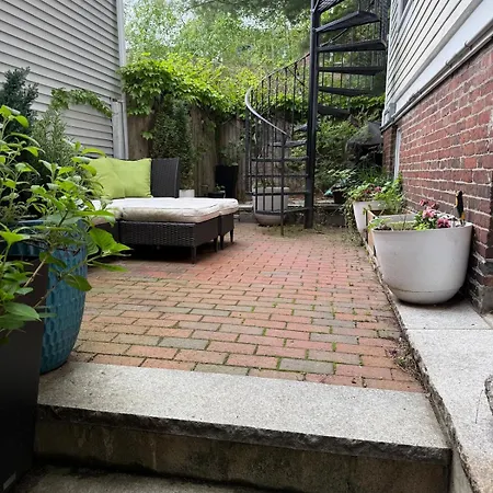 Charlestown With Private Patio Apartment