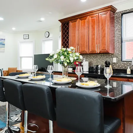 Inviting 4br - Kid Friendly - Near I-95 & Free Parking 90-2 Apartment