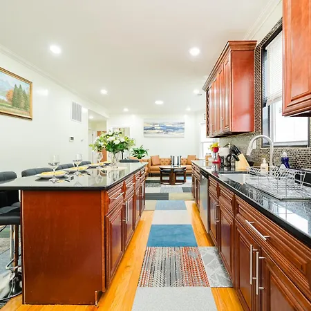 Inviting 4br - Kid Friendly - Near I-95 & Free Parking 90-2 *