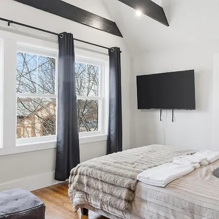 Apartment Bright And Spacious 3br Apt, Gated 2 Car Parking
