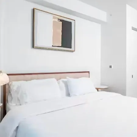 2br Pool Views Near Public Garden Apartment *