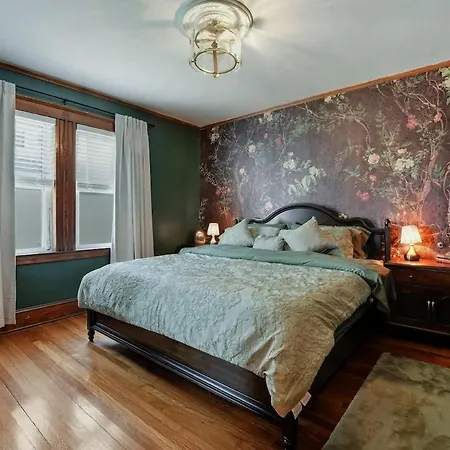 Charming 3br Garage Ev, Pool Table Apartment *