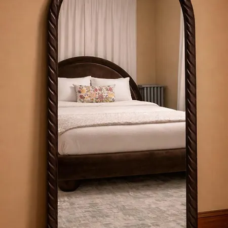 Elegant 4br Free Garage, Ev Charger Apartment *