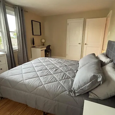 Modern 3 Bedroom With Parking In Apartment Boston