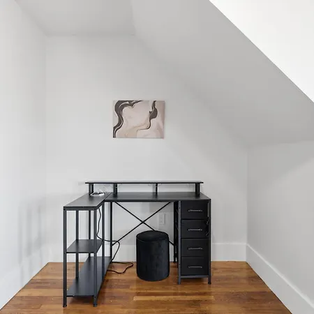 Bright And Spacious 3br Apt, Gated 2 Car Parking Apartment *