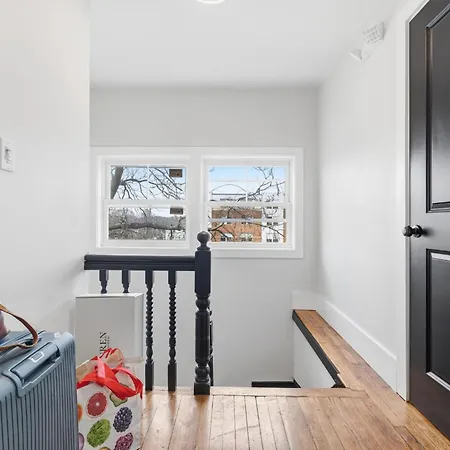 Apartment Bright And Spacious 3br Apt, Gated 2 Car Parking