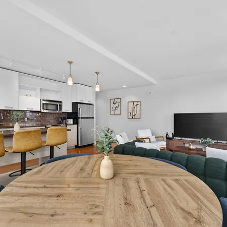 2 Bedroom Lux In Downtown Tower *