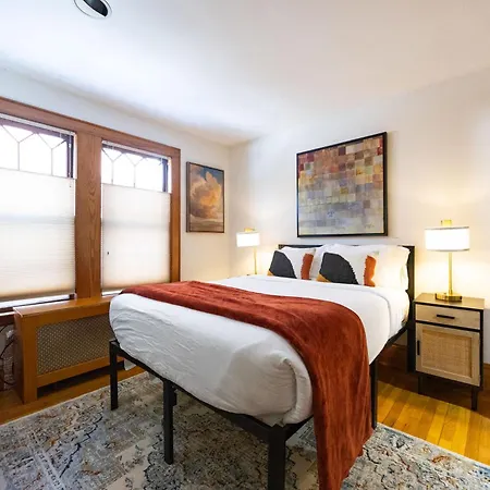Apartment Walk To T, Jamaica Pond, Dining & Whole Foods *