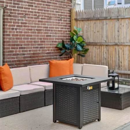 Apartment Spacious 5 Bedroom Near Train & Parking Boston