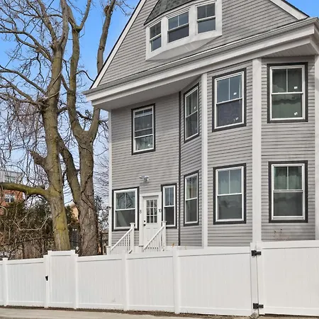 Bright And Spacious 3br Apt, Gated 2 Car Parking Apartment Boston