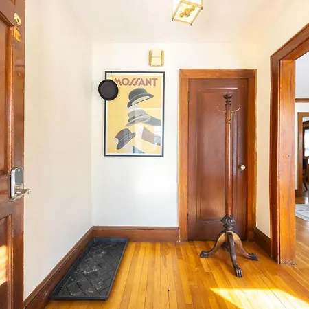Walk To T, Jamaica Pond, Dining & Whole Foods * Boston