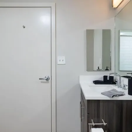 2br Den Fenway Walk To Bu Longwood Red Sox