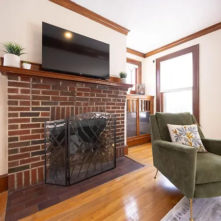 Apartment Walk To T, Jamaica Pond, Dining & Whole Foods *