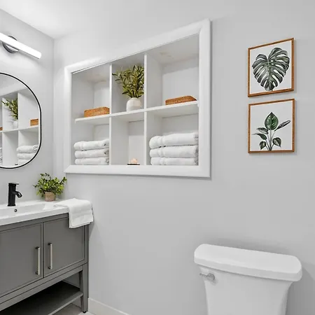 Spacious 5 Bedroom Near Train & Parking Boston