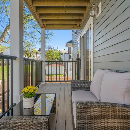 Apartment New 3 Bedroom, 2 Bath Unit, Meadow View! *