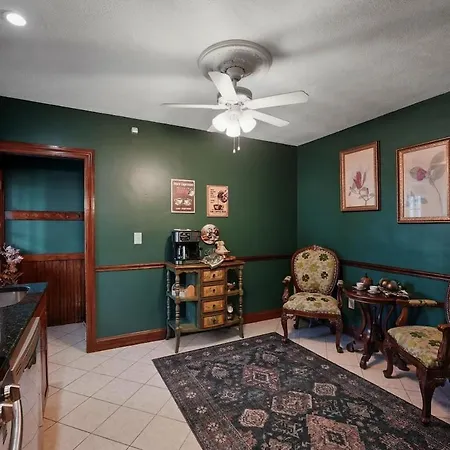 Charming 3br Garage Ev, Pool Table Apartment Boston