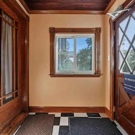 Charming 3br Garage Ev, Pool Table Apartment Boston