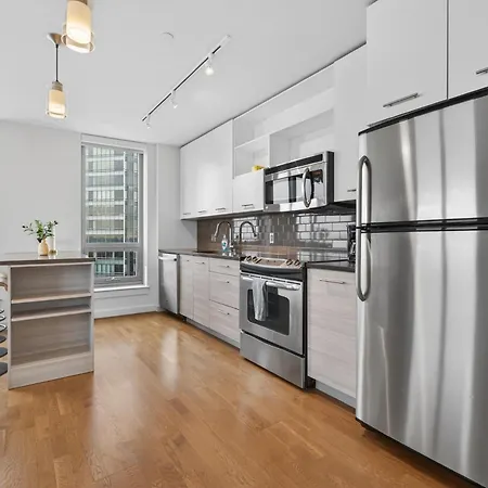 2 Bedroom Lux In Downtown Tower Apartment