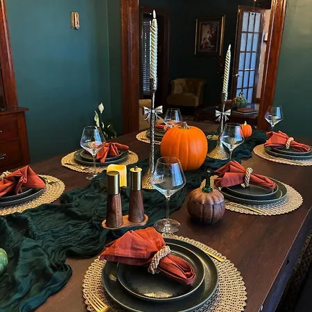 Charming 3br Garage Ev, Pool Table Boston