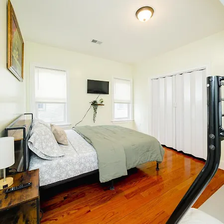 Apartment Inviting 4br - Kid Friendly - Near I-95 & Free Parking 90-2 *