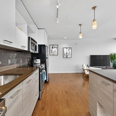 2 Bedroom Lux In Downtown Tower *