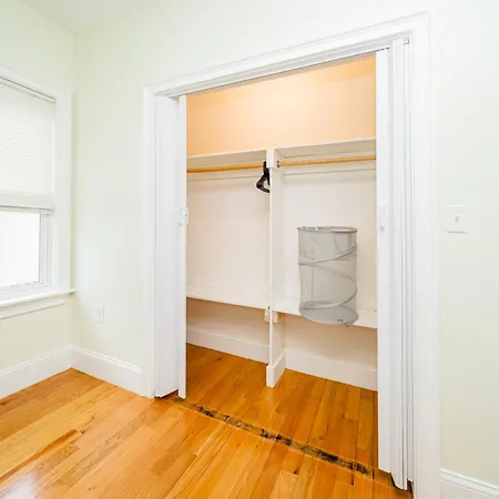 Apartment Inviting 4br - Kid Friendly - Near I-95 & Free Parking 90-2