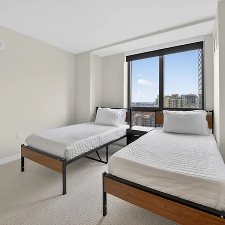 2 Bedroom Lux In Downtown Tower