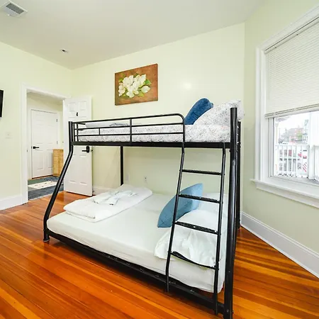 Apartment Inviting 4br - Kid Friendly - Near I-95 & Free Parking 90-2 *